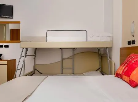 Maria Serena Hotel 3*