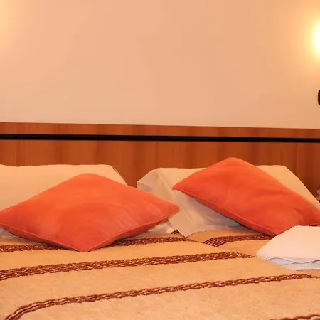 Maria Serena Hotel 3*